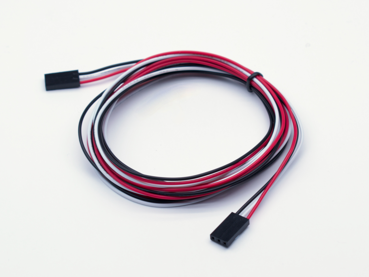 1.5 m (4.5ft) cable with 3 pin connector plug attached to both ends